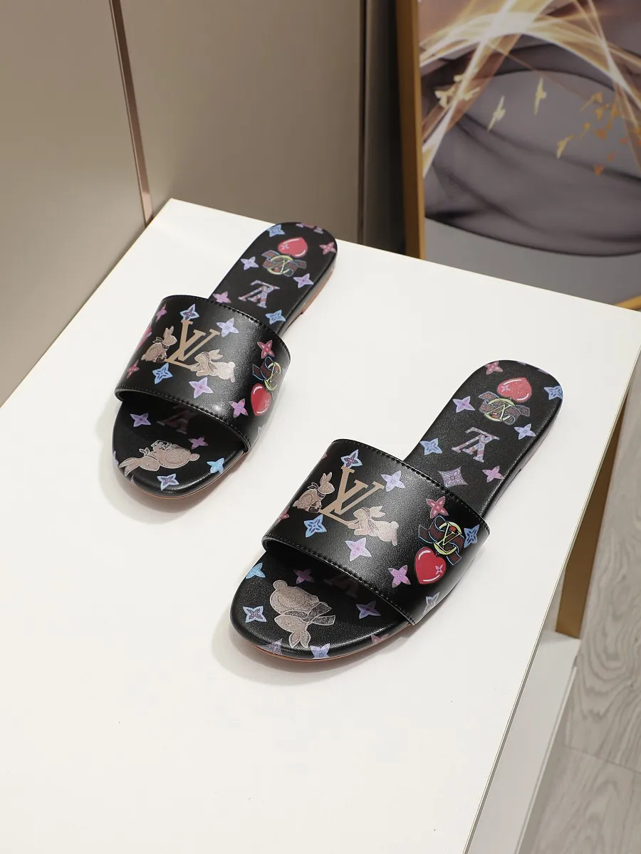 👟👟Ex-factory price 320👟👟 LV’s new flat-low flip-flops, 5D printed jade rabbit pattern, cowhide surface and sheepskin lining, genuine leather bottom imported from Italy, size 35-41